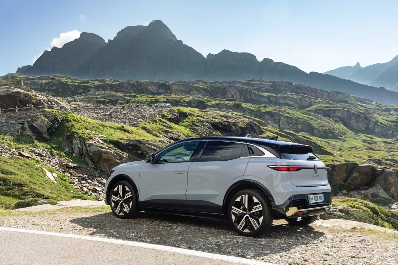 Yeni Megane E-Tech Back
