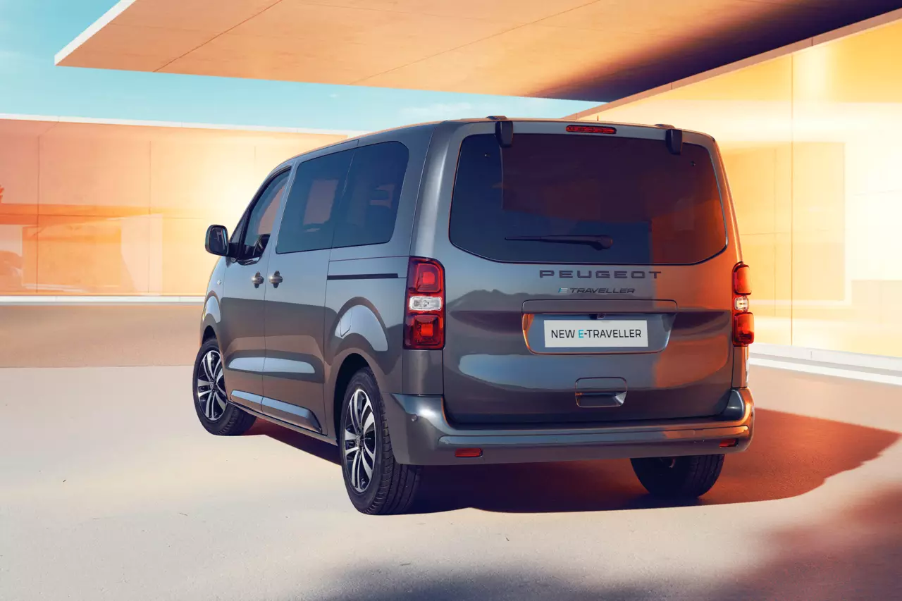 Peugeot E-Traveller Back