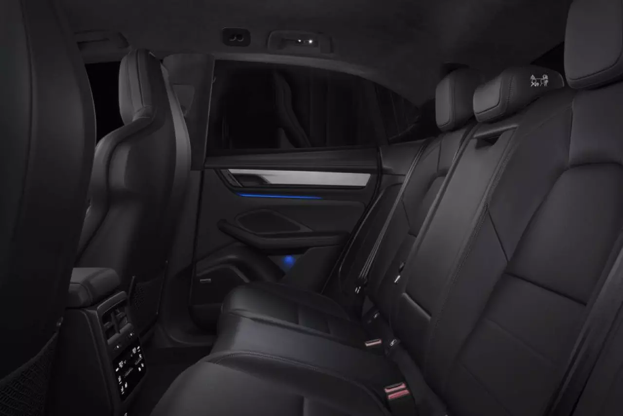 Macan Interior Backside